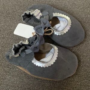 NWT soft footed silver grey moccasins size 18-25 months